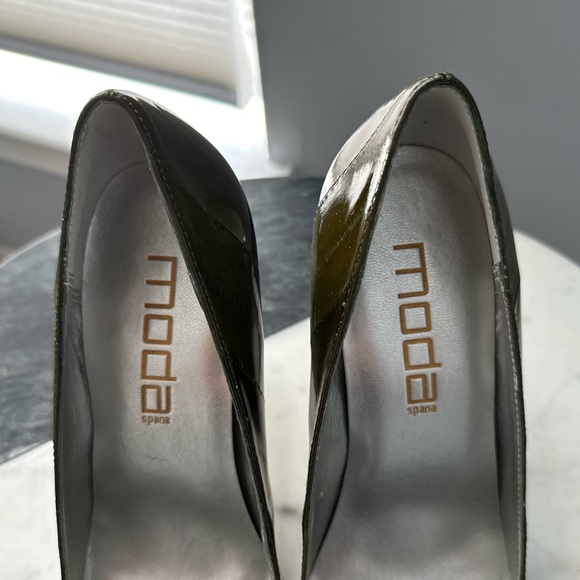 MODA Pointy Toe Eel Stiletto, Green - Picture 3 of 10